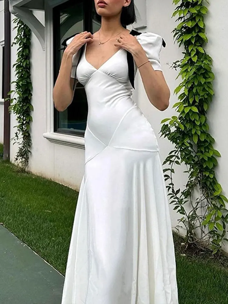 robe longue vintage blanche avec nœud sur les épaules pour femmes, mode col en v, manches bouffantes, maxi courbé, ruban élégant, bureau, tendance de fête robe longue vintage blanche avec nœud sur les épaules pour femmes, mode col en v, manches bouffantes, maxi courbé, ruban élégant, bureau, tendance de fête