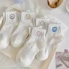 5 paires de chaussettes courtes fantaisistes à imprimé de visage de dessin animé – Tissu tricoté en polyester doux, respirant et confortable 5 paires de chaussettes courtes fantaisistes à imprimé de visage de dessin animé – Tissu tricoté en polyester doux, respirant et confortable