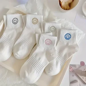 5 paires de chaussettes courtes fantaisistes à imprimé de visage de dessin animé – Tissu tricoté en polyester doux, respirant et confortable 5 paires de chaussettes courtes fantaisistes à imprimé de visage de dessin animé – Tissu tricoté en polyester doux, respirant et confortable