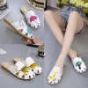 chaussures plates coordonnantes médicales pour femmes, sabots d'infirmière coréenne, pantoufles à trous pour femmes, sabots de plage de laboratoire non ald, chaussures de travail d'été respirantes