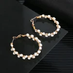 Boucles d’oreilles en or plaqué or 18 carats pour femmes, bijoux de haute qualité, boucles d’oreilles à breloques circulaires tressées en perles d’eau douce naturelles Boucles d’oreilles en or plaqué or 18 carats pour femmes, bijoux de haute qualité, boucles d’oreilles à breloques circulaires tressées en perles d’eau douce naturelles