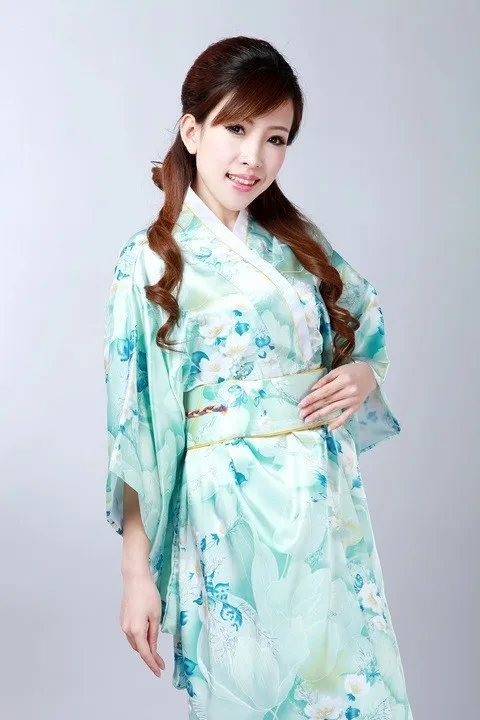 kimono japonais en satin bleu clair pour femmes, à la mode, robe de soirée à fleurs, taille unique h0047 kimono japonais en satin bleu clair pour femmes, à la mode, robe de soirée à fleurs, taille unique h0047