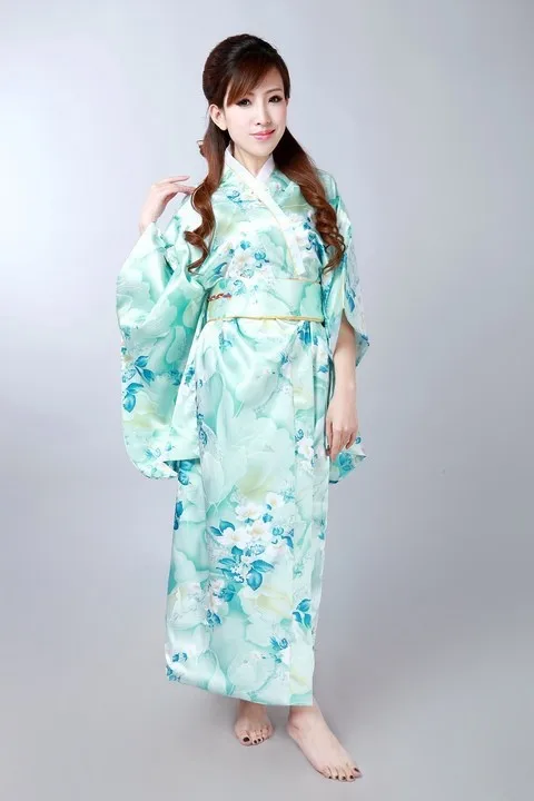 kimono japonais en satin bleu clair pour femmes, à la mode, robe de soirée à fleurs, taille unique h0047 kimono japonais en satin bleu clair pour femmes, à la mode, robe de soirée à fleurs, taille unique h0047