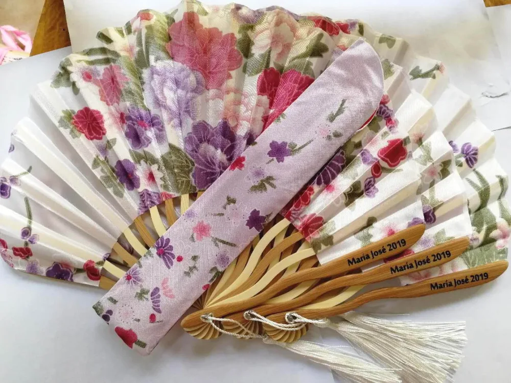 Éventail à main pliant en tissu rond, design personnalisé en fleurs de cerisier, avec sac cadeau, cadeaux de mariage pour les invités, 100 pièces Éventail à main pliant en tissu rond, design personnalisé en fleurs de cerisier, avec sac cadeau, cadeaux de mariage pour les invités, 100 pièces
