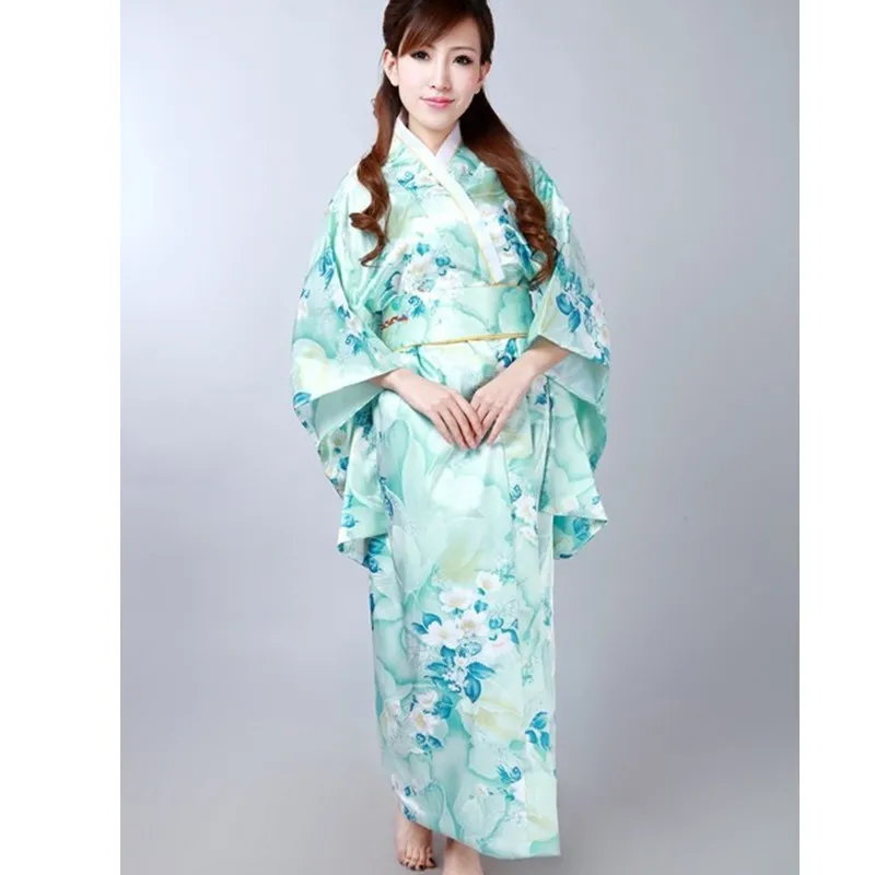 Kimono japonais en satin bleu clair pour femmes, à la mode, robe de soirée à fleurs, taille unique H0047 Kimono japonais en satin bleu clair pour femmes, à la mode, robe de soirée à fleurs, taille unique H0047
