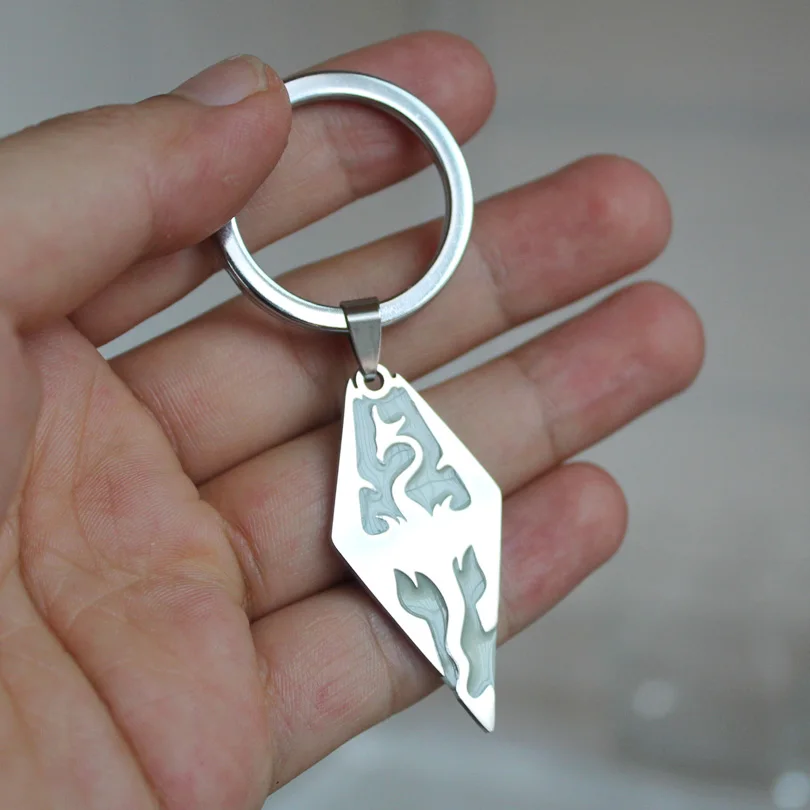 pendentif chaîne dragon continent brillant, bijoux fantaisie, brille dans le noir, porte clés de voiture, pendentif de sac pendentif chaîne dragon continent brillant, bijoux fantaisie, brille dans le noir, porte clés de voiture, pendentif de sac