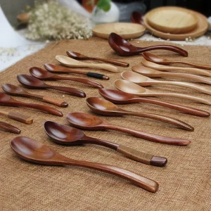 Cuillère en bois pour la cuisine, la maison, la soupe britannique coréenne Cuillères en céramique japonaises mignonnes, Accessoires de cuisine utiles Vente chaude Cuillère en bois pour la cuisine, la maison, la soupe britannique coréenne Cuillères en céramique japonaises mignonnes, Accessoires de cuisine utiles Vente chaude