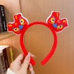 Bandeau rouge pour bonne année, danse du Lion, poupée Dragon de Style chinois, mascotte du nouvel an, couvre-chef pour enfant, 2024 Bandeau rouge pour bonne année, danse du Lion, poupée Dragon de Style chinois, mascotte du nouvel an, couvre-chef pour enfant, 2024
