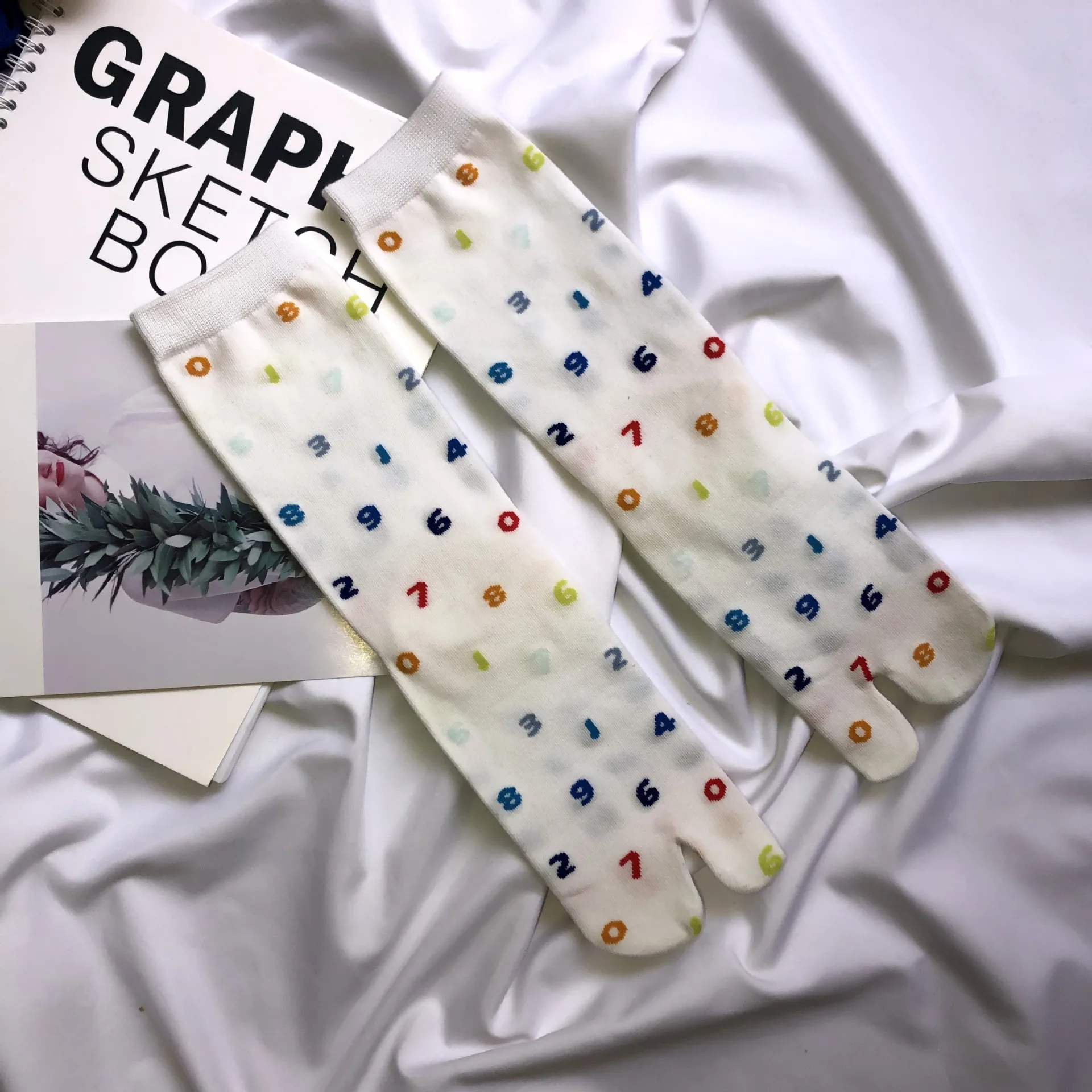 chaussettes fendues en jacquard japonais pour femmes, coton peigné numérique, mode coréenne harajuku, chaussettes tabi à deux doigts, chic chaussettes fendues en jacquard japonais pour femmes, coton peigné numérique, mode coréenne harajuku, chaussettes tabi à deux doigts, chic