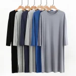 Peignoir mi-long à manches longues et col rond pour hommes, robe décontractée, vêtements de nuit en modal doux, monochromatique, mince, vêtements de nuit d’été, nouveau, 2025 Peignoir mi-long à manches longues et col rond pour hommes, robe décontractée, vêtements de nuit en modal doux, monochromatique, mince, vêtements de nuit d’été, nouveau, 2025