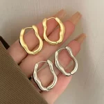 Boucles d’oreilles créoles géométriques en métal Vintage pour femmes, nouveau Design, boucles d’oreilles minimalistes irrégulières, bijoux à la mode, cadeau 2023 Boucles d’oreilles créoles géométriques en métal Vintage pour femmes, nouveau Design, boucles d’oreilles minimalistes irrégulières, bijoux à la mode, cadeau 2023