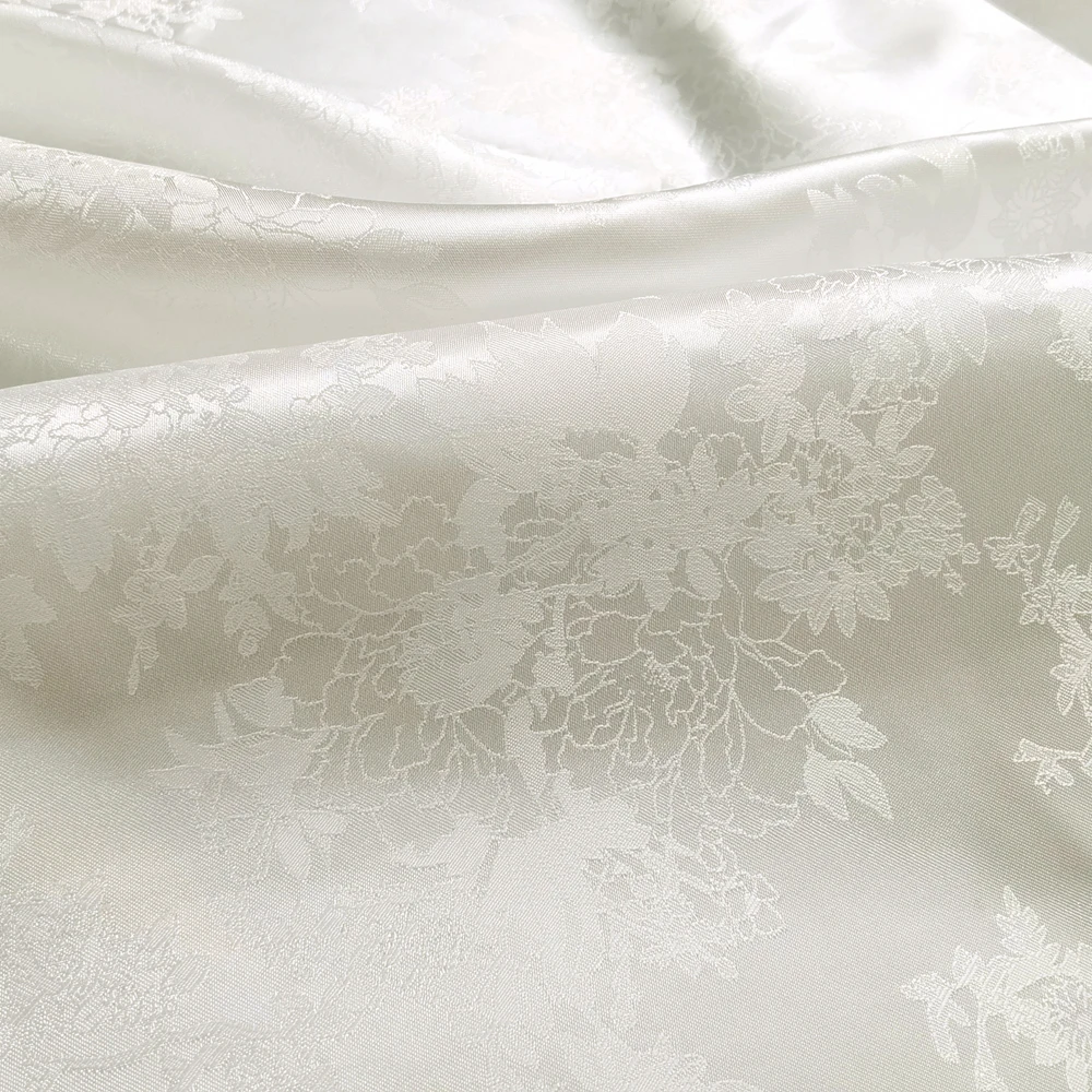 tissu en satin jacquard blanc naturel élégant, 1 mètre x 1.48 mètres, matériau en polyester doux pour écharpe, doublure de kimono tissu en satin jacquard blanc naturel élégant, 1 mètre x 1.48 mètres, matériau en polyester doux pour écharpe, doublure de kimono