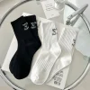 Chaussettes d&rsquo;équipage pour femmes, Style Design Unique, essayant mes meilleures lettres brodées, chaussettes de sport respirantes pour filles, chaussettes en coton noir et blanc