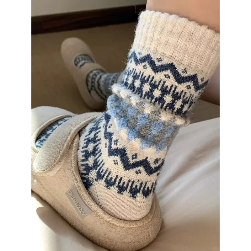 chaussettes chaudes en laine de style ethnique rétro japonais, style nordique, chaussettes à poils épais, chaussettes de confinement, automne et hiver chaussettes chaudes en laine de style ethnique rétro japonais, style nordique, chaussettes à poils épais, chaussettes de confinement, automne et hiver