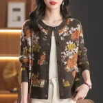 Cardigan tricoté pour femmes, pull court, veste, vêtements d’extérieur, haut jacquard à col rond, nouvelle et à la mode, printemps et automne 2025 Cardigan tricoté pour femmes, pull court, veste, vêtements d’extérieur, haut jacquard à col rond, nouvelle et à la mode, printemps et automne 2025