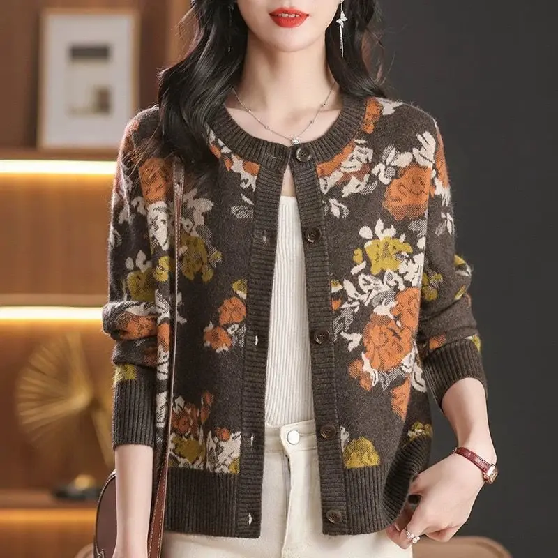 Cardigan tricoté pour femmes, pull court, veste, vêtements d’extérieur, haut jacquard à col rond, nouvelle et à la mode, printemps et automne 2025 Cardigan tricoté pour femmes, pull court, veste, vêtements d’extérieur, haut jacquard à col rond, nouvelle et à la mode, printemps et automne 2025
