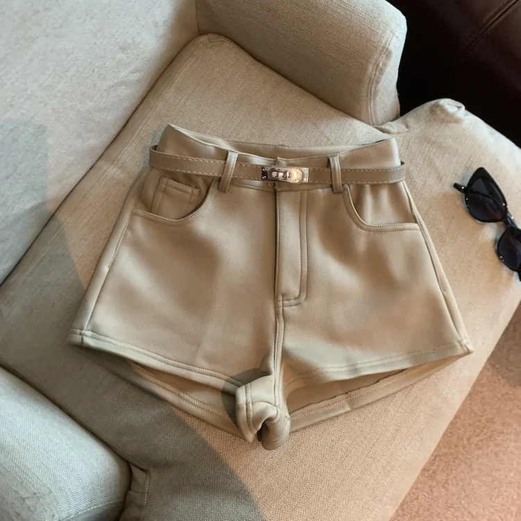 mode coréenne femmes noir blanc élégant sexy mini shorts kaki automne taille haute vacances pantalons courts dames 2025 streetwear mode coréenne femmes noir blanc élégant sexy mini shorts kaki automne taille haute vacances pantalons courts dames 2025 streetwear
