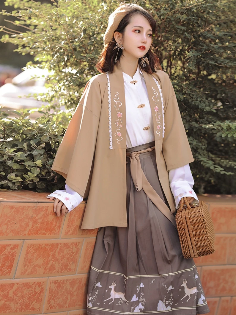 Ensemble Hanfu trois pièces brodé – Hanfu modifié original avec éléments Han féminins, style de la dynastie Ming, usage quotidien polyvalent Ensemble Hanfu trois pièces brodé – Hanfu modifié original avec éléments Han féminins, style de la dynastie Ming, usage quotidien polyvalent