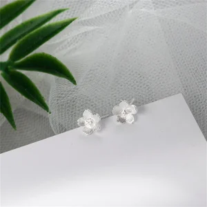 Petite mignon fleur de cerisier femmes boucles d&rsquo;oreilles en acier inoxydable mode luxe fleur métal Piercing oreille goujon bijoux accessoires