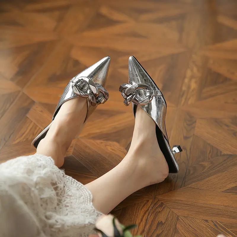 chaussures pointues imperméables coordonnantes pour femmes, pantoufles et sandales pour dames, toboggans à fleurs, extérieur plat, corée unique, vip, nouveau style chaussures pointues imperméables coordonnantes pour femmes, pantoufles et sandales pour dames, toboggans à fleurs, extérieur plat, corée unique, vip, nouveau style