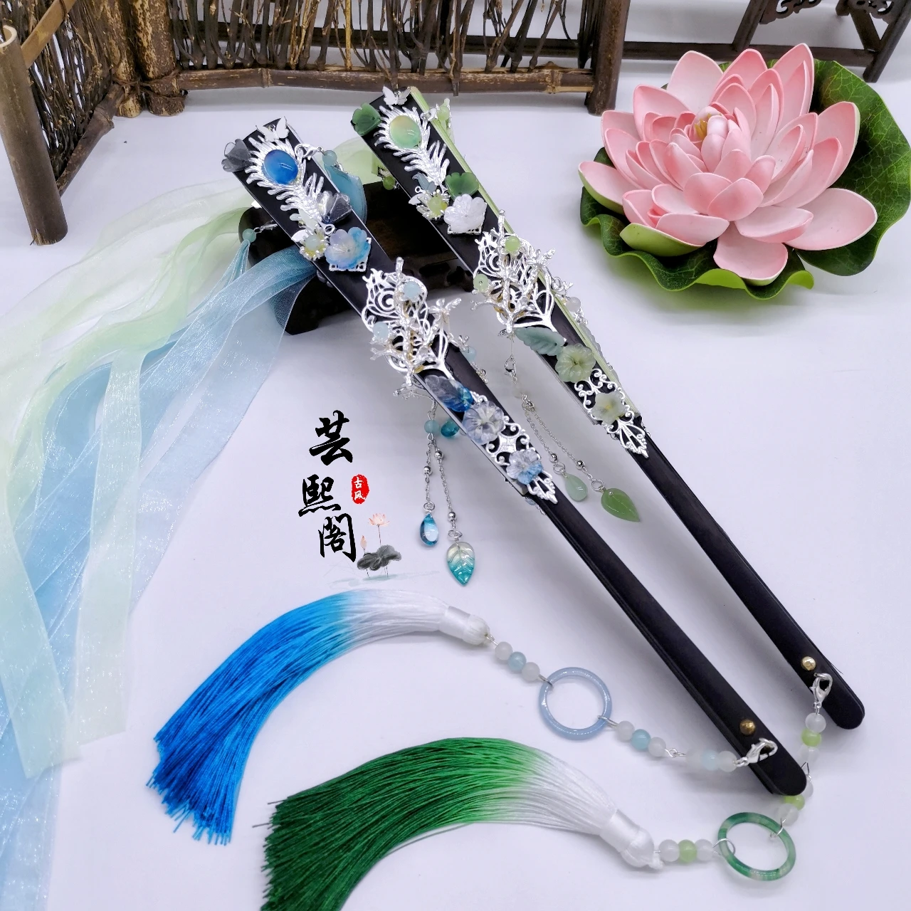 Éventail pliant de danse Tian Guan Ci Fu feng kr Shi qingxuan, accessoires d’antiquité pliés Éventail pliant de danse Tian Guan Ci Fu feng kr Shi qingxuan, accessoires d’antiquité pliés
