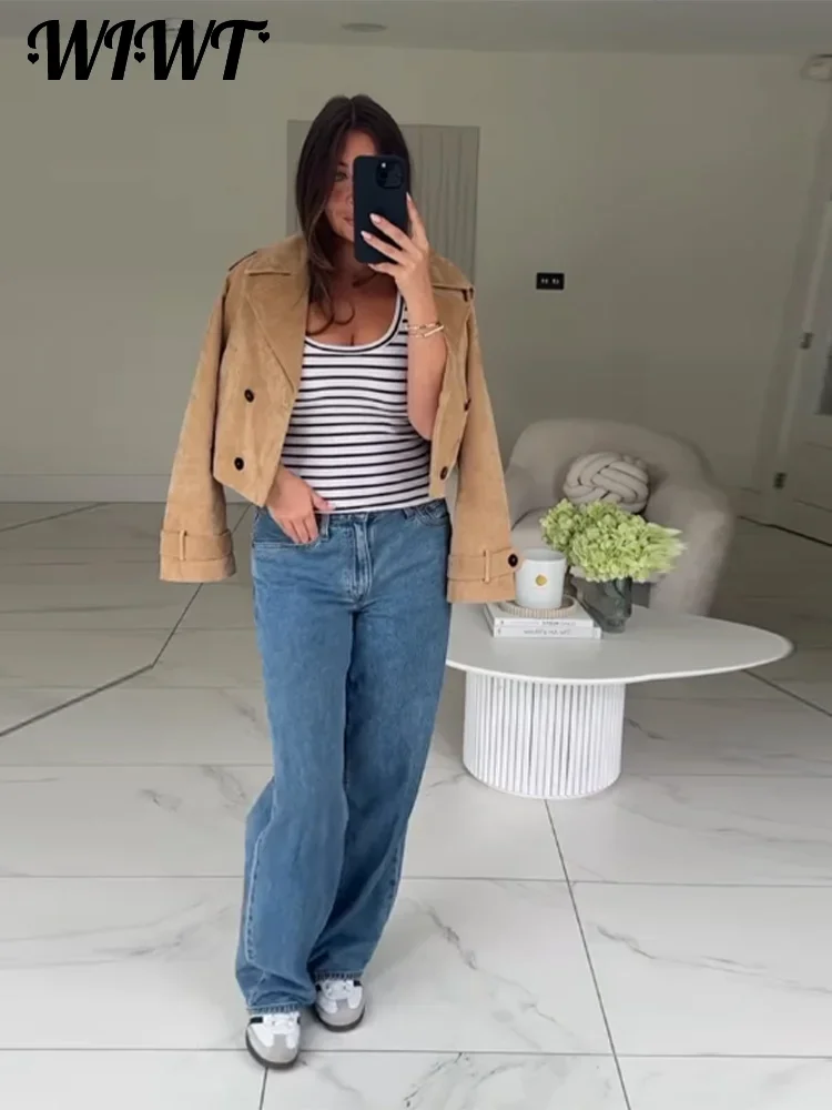 veste courte kaki à double boutonnage pour femme, manteaux de rue à col rabattu et poches à boutons, streetwear décontracté, nouvelle collection automne 2025 veste courte kaki à double boutonnage pour femme, manteaux de rue à col rabattu et poches à boutons, streetwear décontracté, nouvelle collection automne 2025