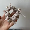 style coréen élégant haut de gamme papillon noeud perle attaches de cheveux femmes bandes de cheveux populaire coréen nouveau modèle accessoires de cheveux