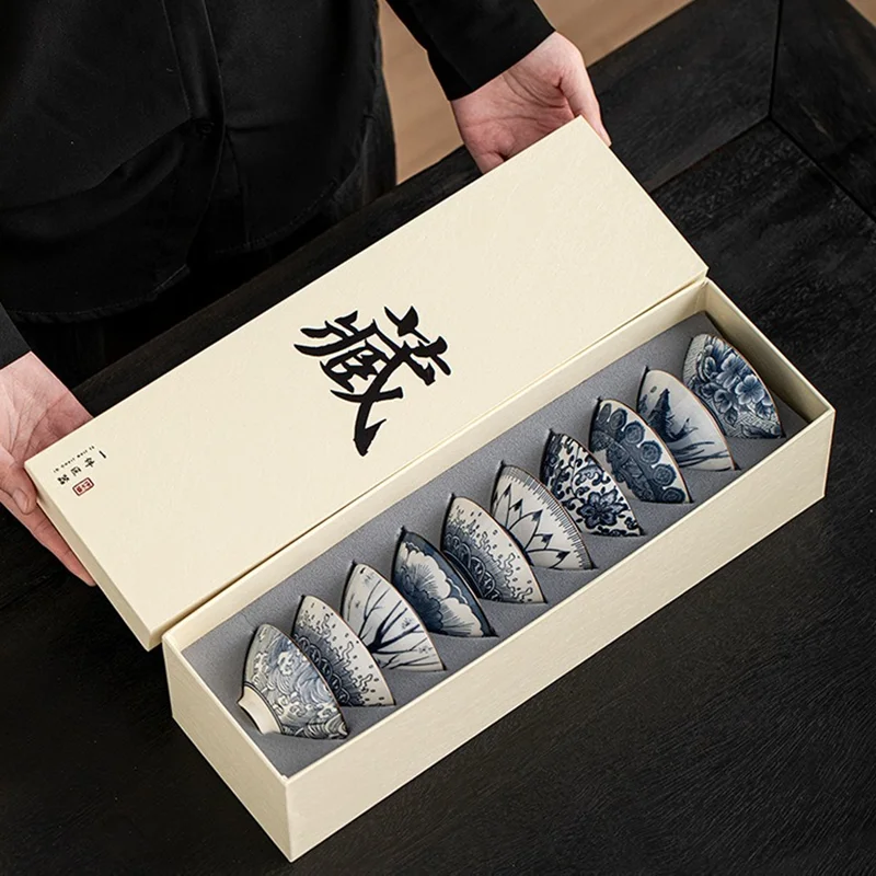 Bols à thé en porcelaine bleue et blanche, petites tasses à thé Kung Fu en céramique, tasse principale unique avec boîte-cadeau, ensemble de service à thé d’emballage 10 pièces/boîte Bols à thé en porcelaine bleue et blanche, petites tasses à thé Kung Fu en céramique, tasse principale unique avec boîte-cadeau, ensemble de service à thé d’emballage 10 pièces/boîte
