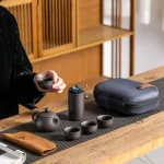 Un Pot d&rsquo;argile violette quatre tasses service à thé Portable en plein air service à thé de voyage cadeau pour les amis