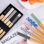 Baguettes en bois de style japonais, 5 paires, réutilisables, rouge, bois de santal, cadeau chinois, ensemble de ustensiles de cuisine, nouveau, 2023 Baguettes en bois de style japonais, 5 paires, réutilisables, rouge, bois de santal, cadeau chinois, ensemble de ustensiles de cuisine, nouveau, 2023