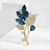 Broche orchidée à la mode pour femmes et hommes, épingles à fleurs exquises, bijoux, accessoires tendance, cadeaux de fête, 2025