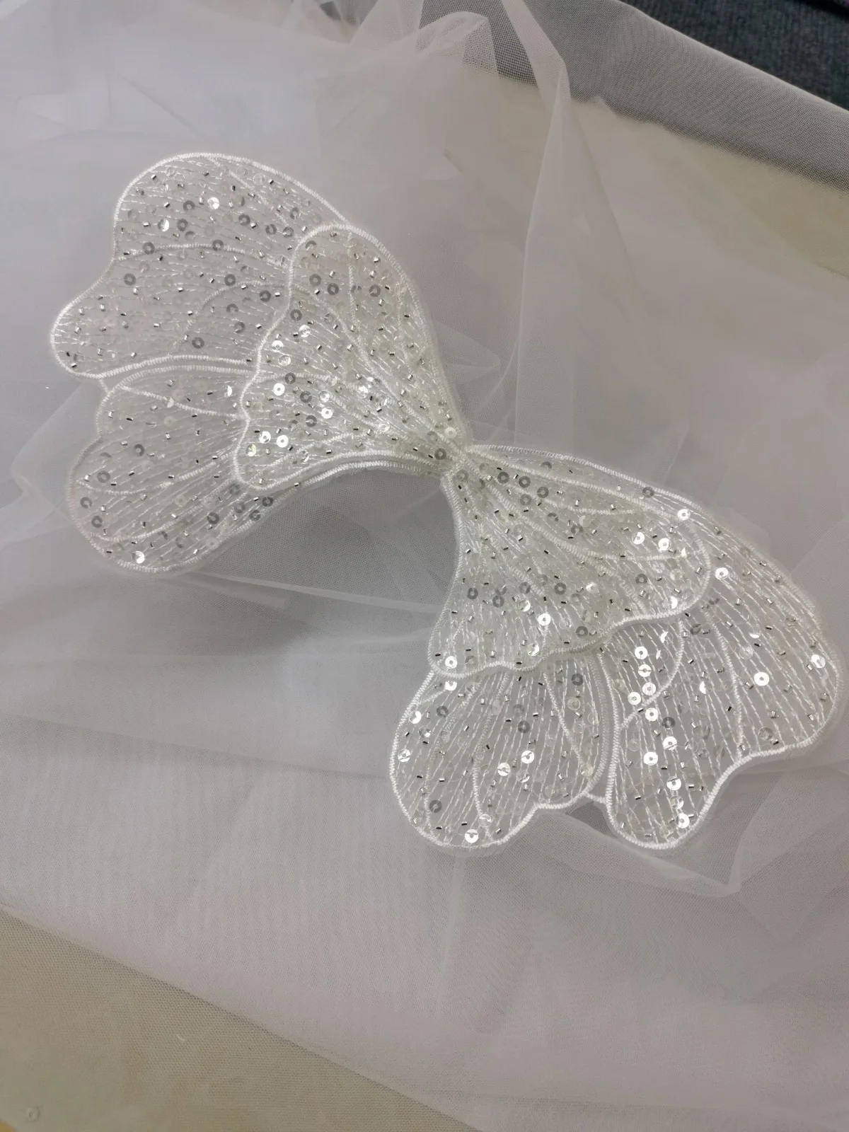 patchs en dentelle avec nœud brodé de perles argentées, voile de mariée, robe de mariée, vêtements, couvre chef, accessoires de couture patchs en dentelle avec nœud brodé de perles argentées, voile de mariée, robe de mariée, vêtements, couvre chef, accessoires de couture