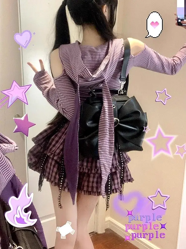 ensemble deux pièces gothique japonais harajuku y2k pour femmes, sweat à capuche rayé à épaules dénudées + jupes à gâteau à carreaux punk, ensemble de sous culture pour fille chaude ensemble deux pièces gothique japonais harajuku y2k pour femmes, sweat à capuche rayé à épaules dénudées + jupes à gâteau à carreaux punk, ensemble de sous culture pour fille chaude