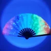 Éventail pliant coloré holographique rave fans bambou ventilateurs à main pour les fêtes dansantes de festival ventilateur portable cadeau de mariage pour les invités
