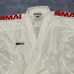 Karaté officiel GI SMAI Kumite WKF approuvé Kumite GI Logo rouge Karaté GI uniformes unisexe rouge/bleu/blanc broderie d’épaule Karaté officiel GI SMAI Kumite WKF approuvé Kumite GI Logo rouge Karaté GI uniformes unisexe rouge/bleu/blanc broderie d’épaule