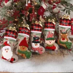 Nouvelles chaussettes de noël brodées, chaussettes cadeaux au Design créatif, décoration de vacances, chaussettes cadeaux du père noël, pendentifs personnalisés pour la maison de noël