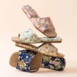 Pantoufles chinoises rétro en Satin pour femmes, avec broderie, nouveau Style chinois, semelle ouverte en lin, Tendon de vache, lumière de luxe pour la maison