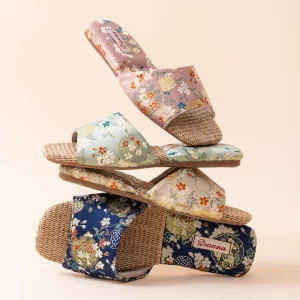 Pantoufles chinoises rétro en Satin pour femmes, avec broderie, nouveau Style chinois, semelle ouverte en lin, Tendon de vache, lumière de luxe pour la maison Pantoufles chinoises rétro en Satin pour femmes, avec broderie, nouveau Style chinois, semelle ouverte en lin, Tendon de vache, lumière de luxe pour la maison