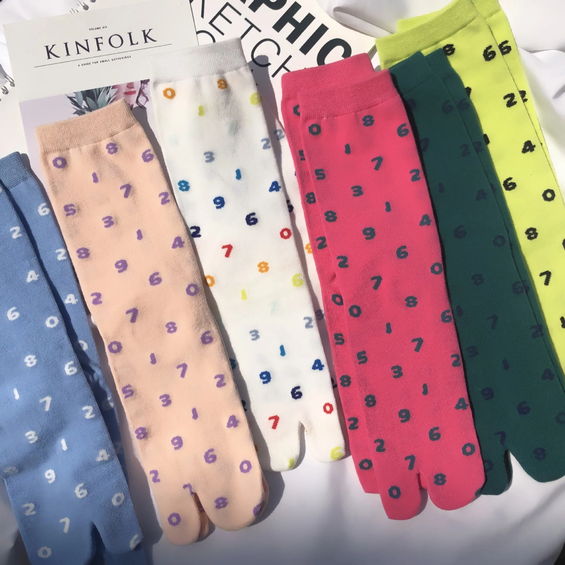 chaussettes fendues en jacquard japonais pour femmes, coton peigné numérique, mode coréenne harajuku, chaussettes tabi à deux doigts, chic chaussettes fendues en jacquard japonais pour femmes, coton peigné numérique, mode coréenne harajuku, chaussettes tabi à deux doigts, chic