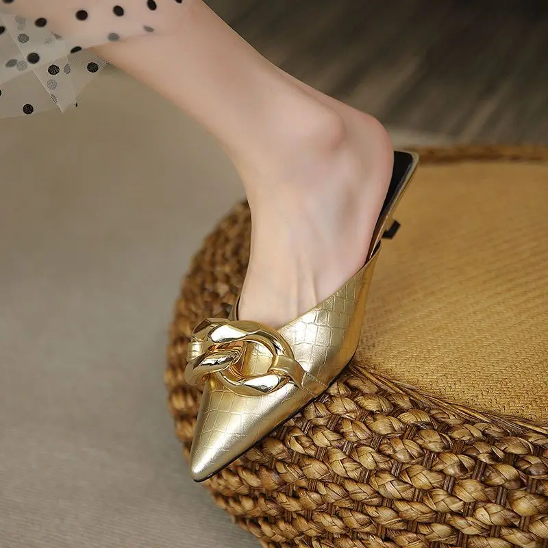 chaussures pointues imperméables coordonnantes pour femmes, pantoufles et sandales pour dames, toboggans à fleurs, extérieur plat, corée unique, vip, nouveau style chaussures pointues imperméables coordonnantes pour femmes, pantoufles et sandales pour dames, toboggans à fleurs, extérieur plat, corée unique, vip, nouveau style