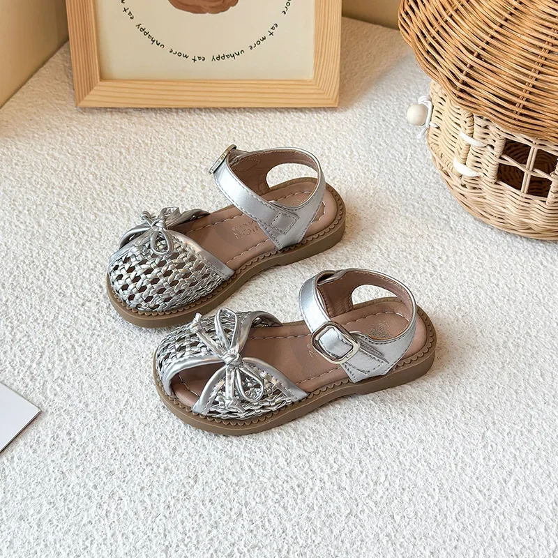 sandales pour enfants tissage nœuds simples filles chaussures de princesse ins à la mode décontracté 2025 été nouveaux enfants chaussures de plage évidé ins sandales pour enfants tissage nœuds simples filles chaussures de princesse ins à la mode décontracté 2025 été nouveaux enfants chaussures de plage évidé ins