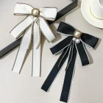 Style coréen Simple nœud papillon broche Simple Imitation perle broche femmes noir deuil Corsage chemise col vêtements broches