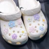 breloques de chaussures en fleurs de cerisier, breloques de styliste, chaussures mignonnes de décoration, accessoires de fête, sabots, cadeaux pour enfants, garçons, femmes et filles