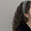 1 bandeaux floues de style coréen pour femmes, bandeaux tricotés doux avec logo doré, accessoires de cheveux tendance pour un usage quotidien et une fête