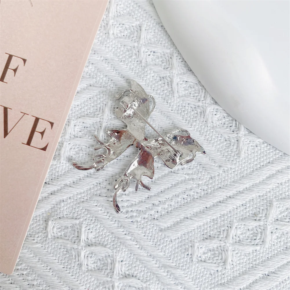 broche papillon fluide minimaliste pour femmes, épingles à revers en métal de luxe à la mode, accessoires bijoux de fête, cadeau broche papillon fluide minimaliste pour femmes, épingles à revers en métal de luxe à la mode, accessoires bijoux de fête, cadeau