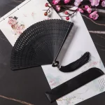 Éventail pliant classique japonais de Style chinois, éventail pliant noir de Style ancien pour femmes, éventails portables faits à la main, spectacle Cheongsam Éventail pliant classique japonais de Style chinois, éventail pliant noir de Style ancien pour femmes, éventails portables faits à la main, spectacle Cheongsam