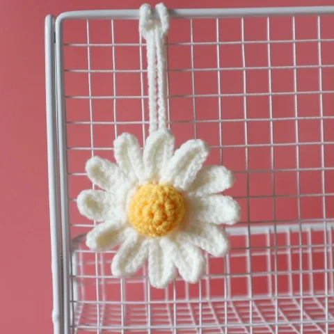 pendentif fleur de marguerite fait à la main au crochet pour sac à main, produits finis au crochet, porte clés à fleurs tricotées, accessoires au crochet pendentif fleur de marguerite fait à la main au crochet pour sac à main, produits finis au crochet, porte clés à fleurs tricotées, accessoires au crochet