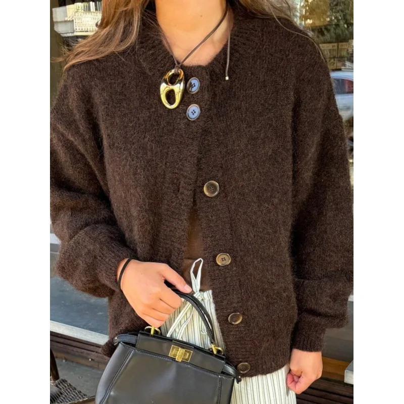 Cardigan : Pull ouvert sur le devant en tricot épais avec boutons en bois et bordure à franges, coupe décontractée à manches longues pour le bureau Boho Cardigan : Pull ouvert sur le devant en tricot épais avec boutons en bois et bordure à franges, coupe décontractée à manches longues pour le bureau Boho
