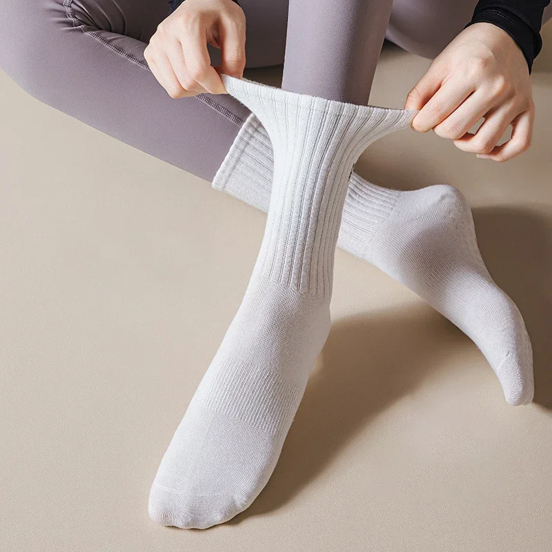 chaussettes de yoga antidérapantes pour femmes, chaussettes de pilates, bas de sport à haute élasticité, bas à tube moyen, respirants, absorbent la sueur chaussettes de yoga antidérapantes pour femmes, chaussettes de pilates, bas de sport à haute élasticité, bas à tube moyen, respirants, absorbent la sueur