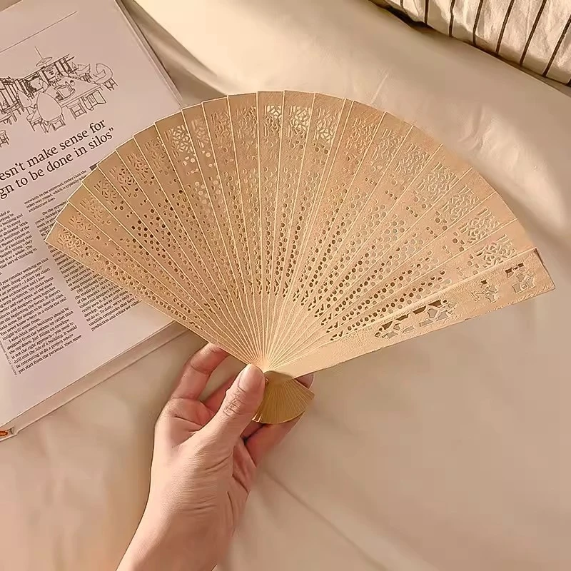 Éventail pliant en bois, décoration à main, en bambou, antique, pour danse féminine, éventail pliant creux sculpté, artisanat Éventail pliant en bois, décoration à main, en bambou, antique, pour danse féminine, éventail pliant creux sculpté, artisanat